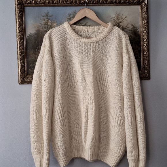 71. Hand Knit Sweater Men or Women. - Picture 1 of 4